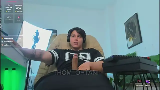 Thom_Ohtani Chat XXX in diretta