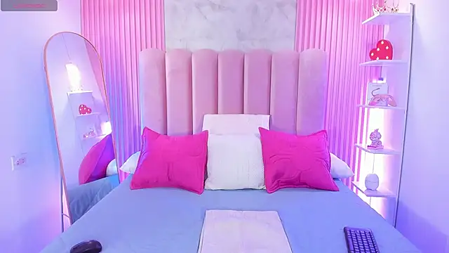 ArianaRougee élő XXX-chatje