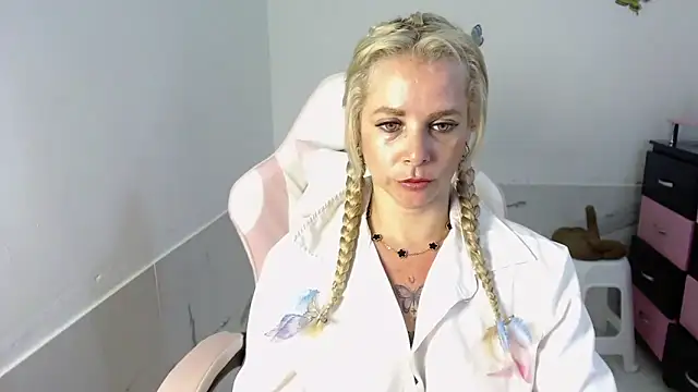 Chat +18 de HannaBrave ao vivo