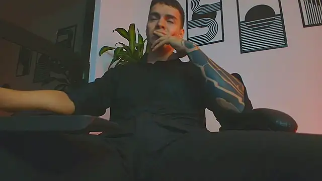 ALPHA_DOMINUS_ Show in webcam