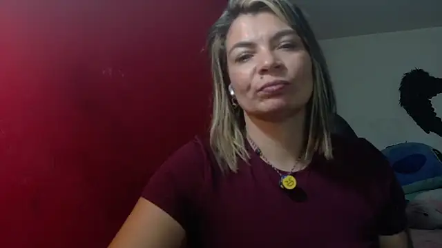 Chat +18 de charlotedoll ao vivo