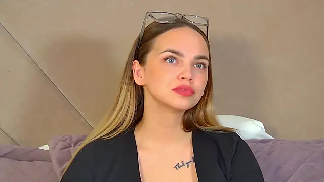 AnitaVenture Chat XXX live