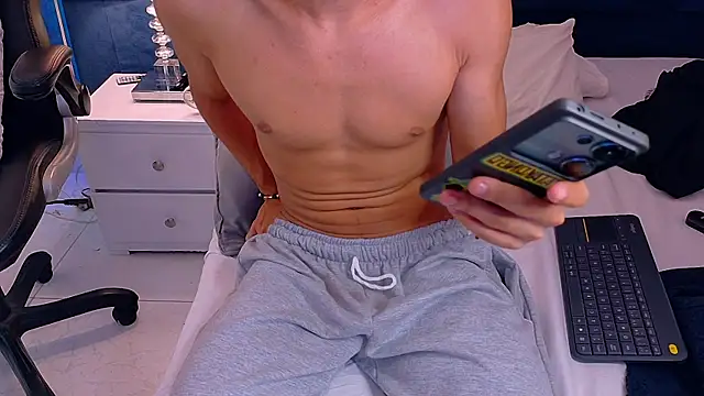 ThiagoFerrer_ élő XXX-chatje