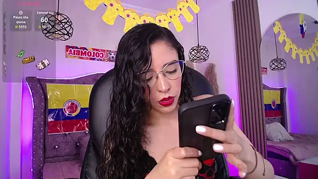 Amara_Davis1 现场XXX聊天