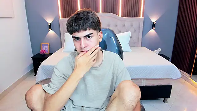 Chat XXX en directo de Tommy18__