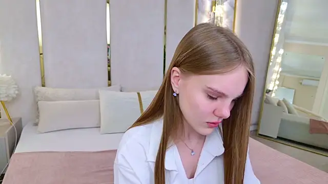 Lili_Lohan Live XXX-Chat
