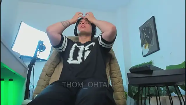 Thom_Ohtani Live XXX Chat