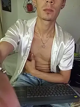 Tomynaughty: вебкам-шоу