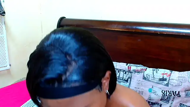 BubblyIvyxxx's Live XXX Chat