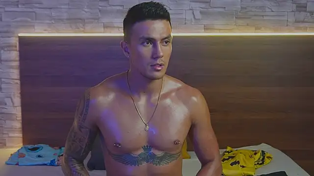 aaron_bolt's Live XXX Chat