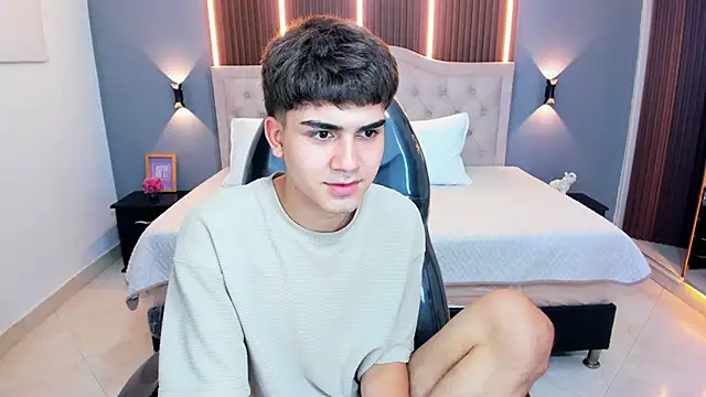 Tommy18__ Live XXX Chat