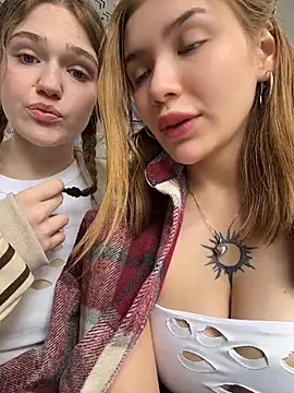 FlashTitsRoyal live XXX chat
