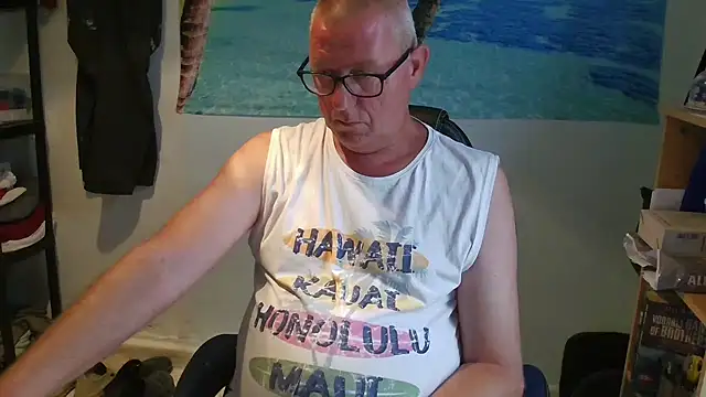 Daddy_Tobias Adlı Modelin Canlı XXX Sohbeti