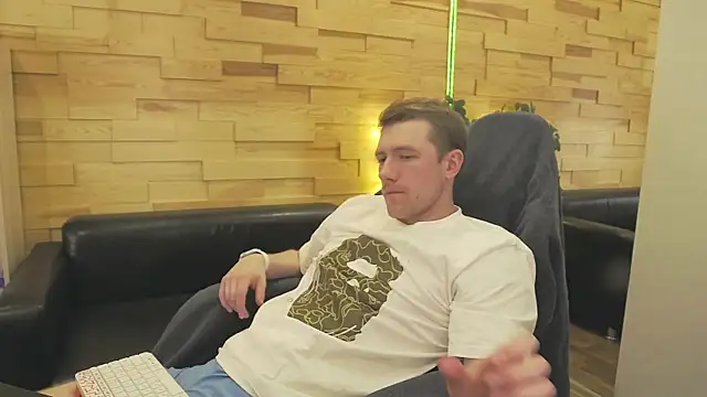 Show modela EthanPinkman na web-kameri