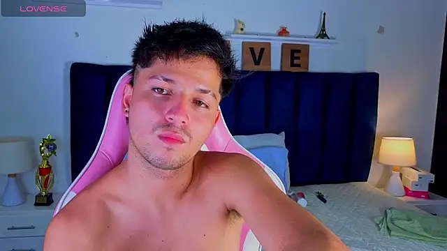 Chatroom XXX en direct de Issac_james_