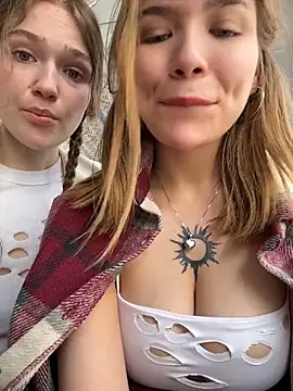 FlashTitsRoyal élő XXX-chatje