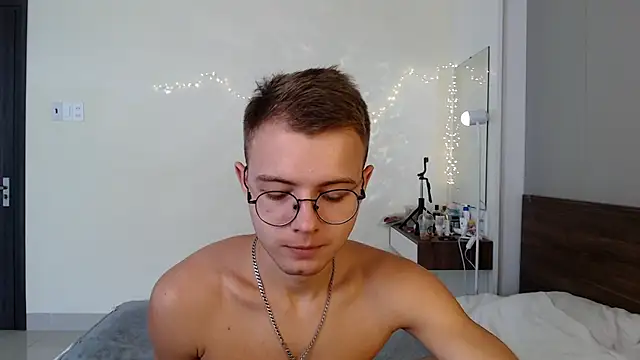 Chat +18 de NikiKerryCum ao vivo