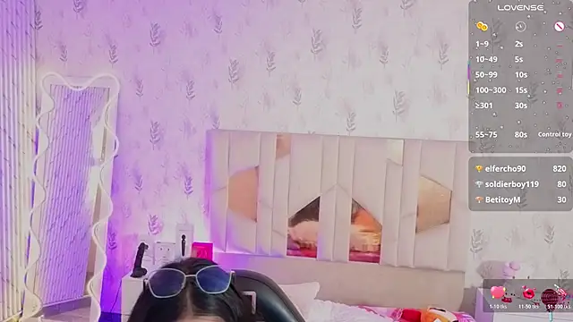 XXX chat uživo modela MARIANA_TAY1