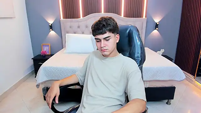 Živý XXX chat Tommy18__