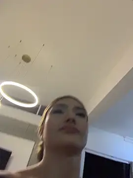 Arianavillada élő XXX-chatje
