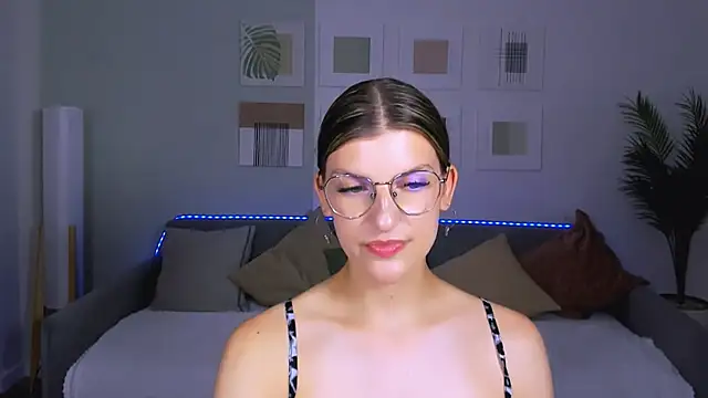 צ'אט XXX בשידור חי של AnnaThorne