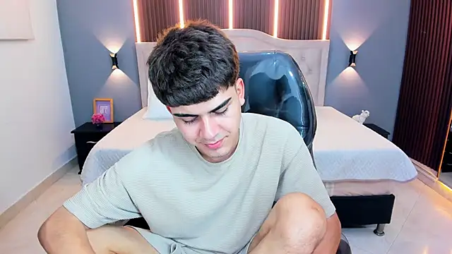 Tommy18__ Live XXX Chat