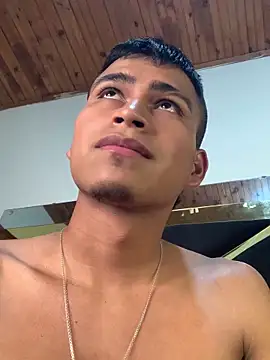Chatroom XXX en direct de Emiliano_Reyes