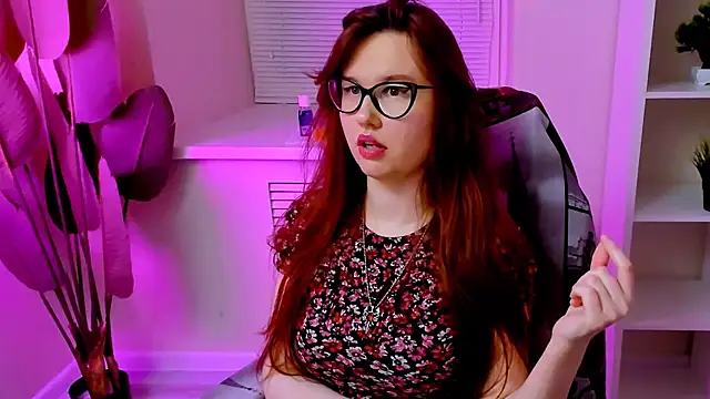 CarolGiggly's Live XXX Chat