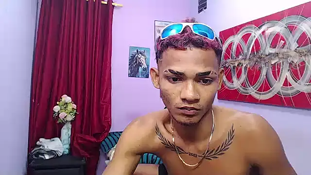 black_twinks 现场XXX聊天