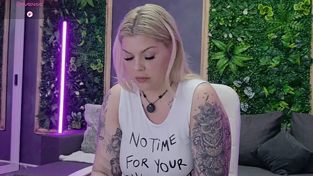 Issa_Jo's Live XXX Chat
