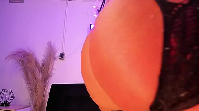 Tylla__ Adlı Modelin Canlı XXX Sohbeti