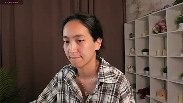 FlirtyAura's Live XXX Chat