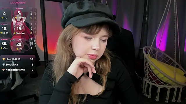 LeonaHicks' Live XXX Chat