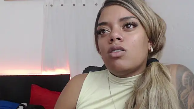 ladyrd1's Live XXX Chat