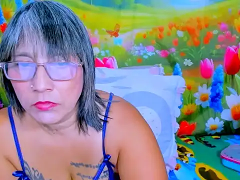 indianroxy's Live XXX Chat