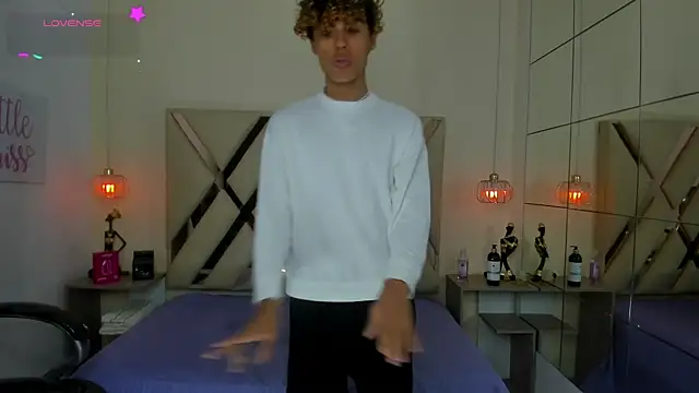 Anyelo_Twink Chat XXX in diretta