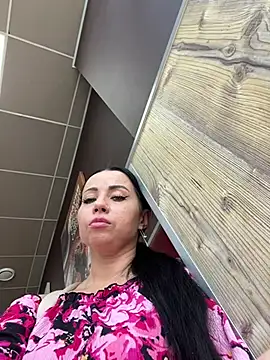 دردشة CrazzyChicks الجنسية المباشرة