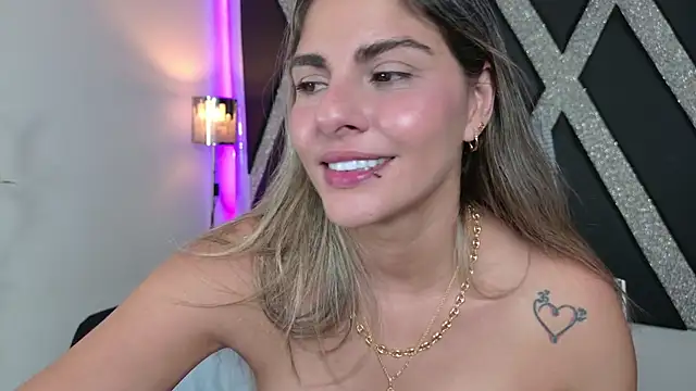 Chat +18 de blonde_cat15 ao vivo