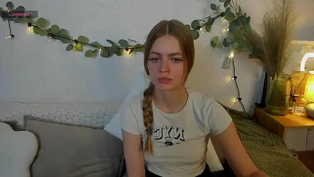 HoneyEmillyn Live XXX chat