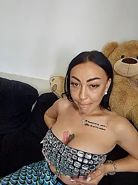 MaiaGold live XXX chat