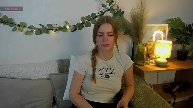 HoneyEmilly Live XXX-chat