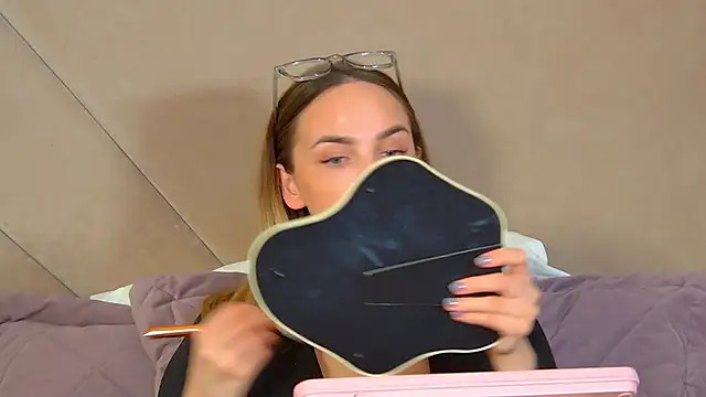 AnitaVenture XXX чат на живо