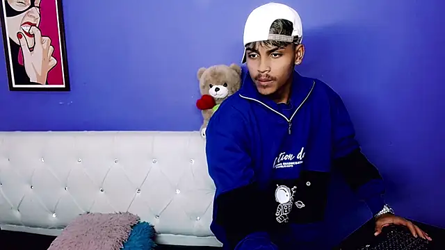 Angel_foxc13 élő XXX-chatje