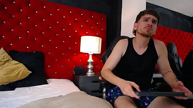 Stefano_Moretti Adlı Modelin Canlı XXX Sohbeti