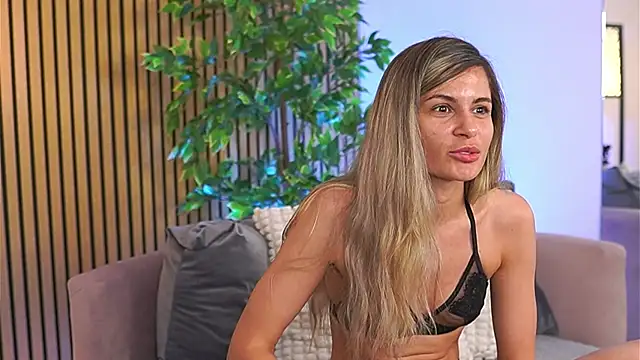 Avril_Cyrus Adlı Modelin Canlı XXX Sohbeti