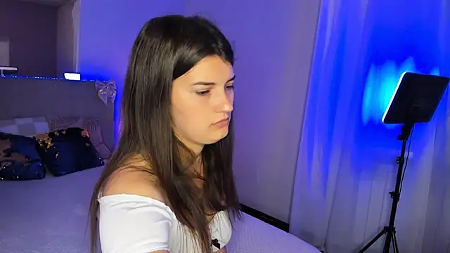 Chat +18 de Laura_Leee ao vivo