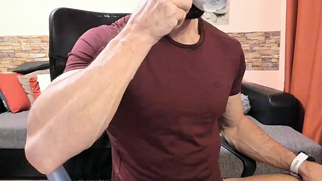 HotHunkTrainer Chat XXX live
