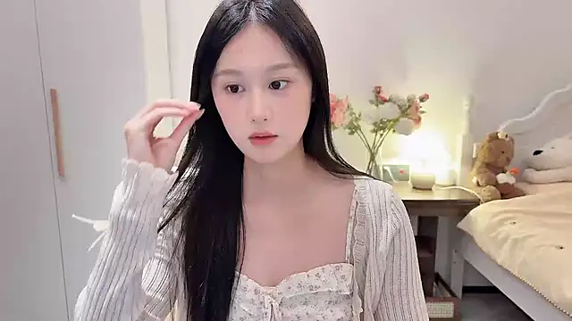Hu-uzzzZ's Live XXX Chat