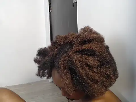 SpicyMackenzie22's Live XXX Chat