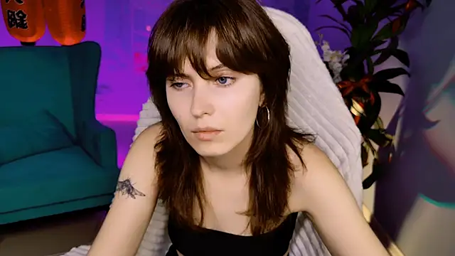 LolaDominara Adlı Modelin Canlı XXX Sohbeti